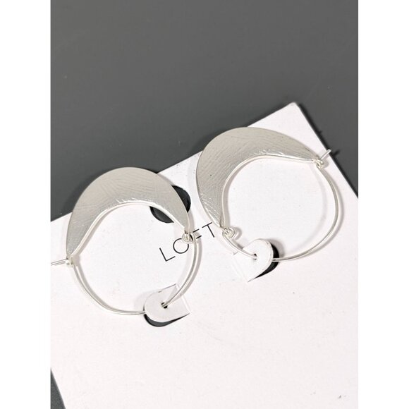 LOFT Silver Tone Textured Boho Curved Bar Hoop Earrings Pierced NEW - Picture 4 of 5